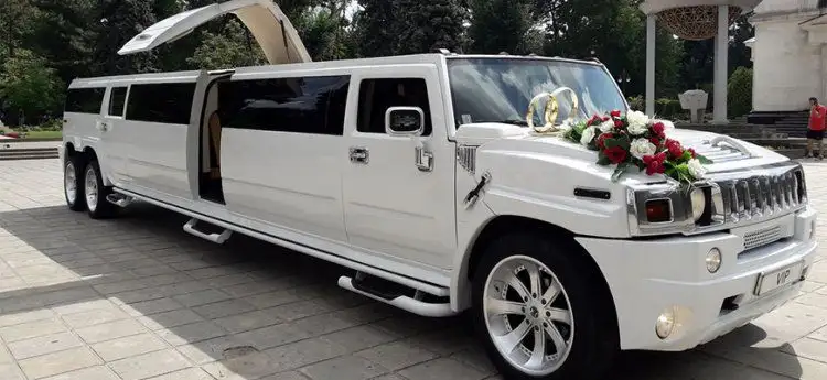 Sewa Mobil Pengantin Alphard Surabaya dengan Dekorasi Bunga Segar